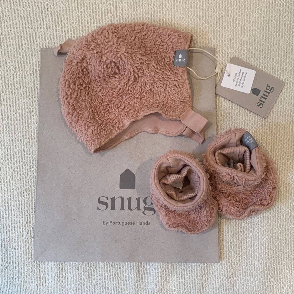 NWT Snug baby pink fuzzy hat bonnet and boot set 3-6M made in Portugal